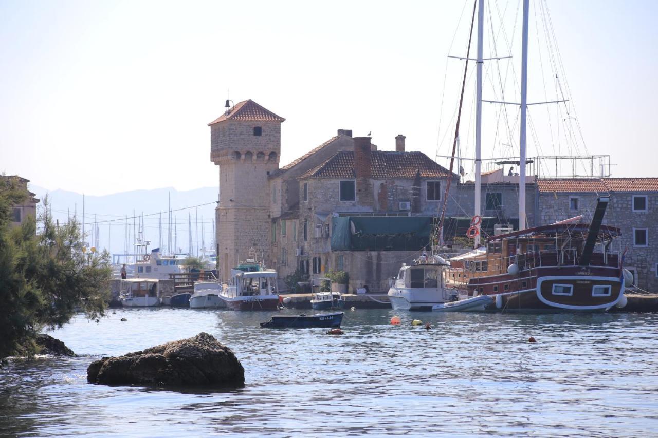Apartments With A Parking Space Kastel Gomilica, Kastela - 19248 Buitenkant foto